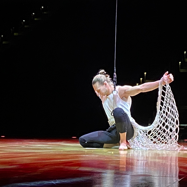 Cirque Du Soleil performer
